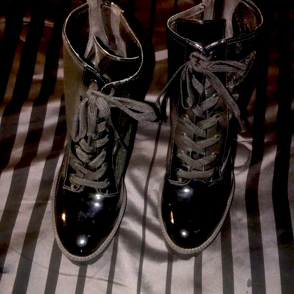 Combat boots